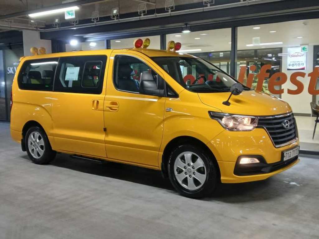 HYUNDAI Starex - Vista 2