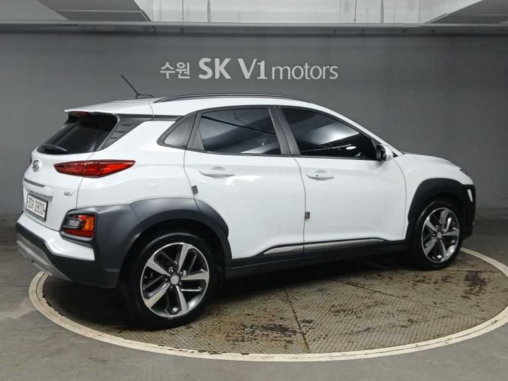 HYUNDAI Kona - Vista 4