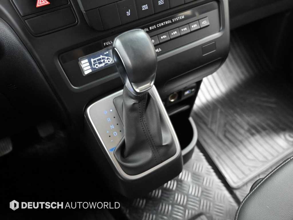 HYUNDAI Staria - Vista 9