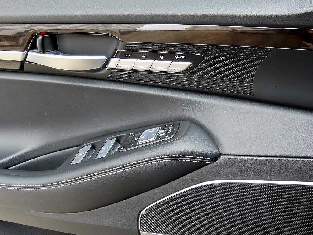 Genesis G90 - Vista 12