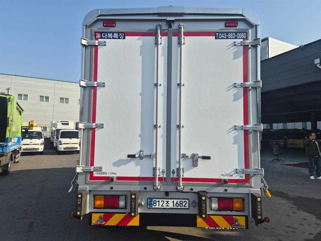 medium and large cargo truck - Vista 7