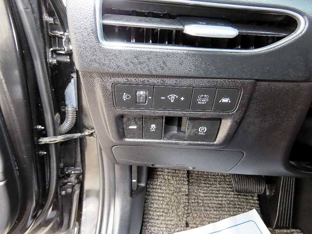 HYUNDAI Sonata - Vista 12