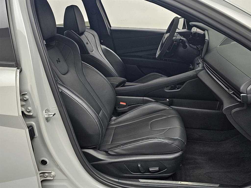 HYUNDAI Avante - Vista 10