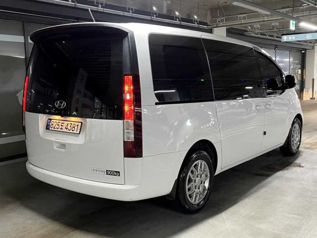 HYUNDAI Staria - Vista 4