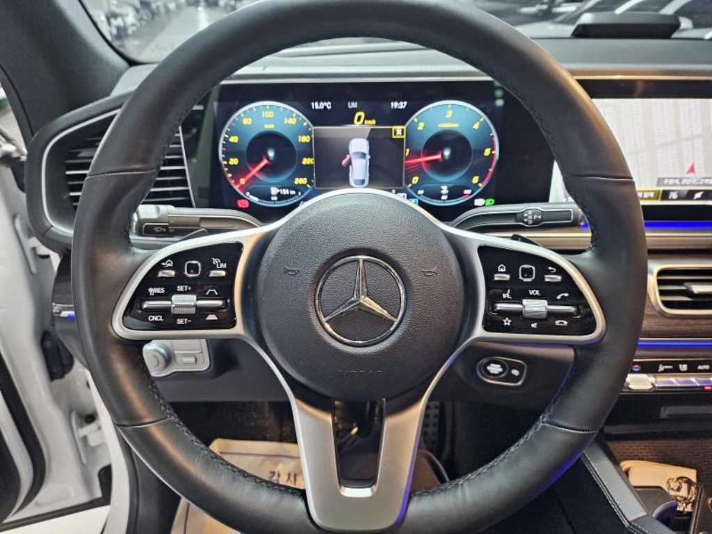 Mercedes Benz GLE Class - Vista 8