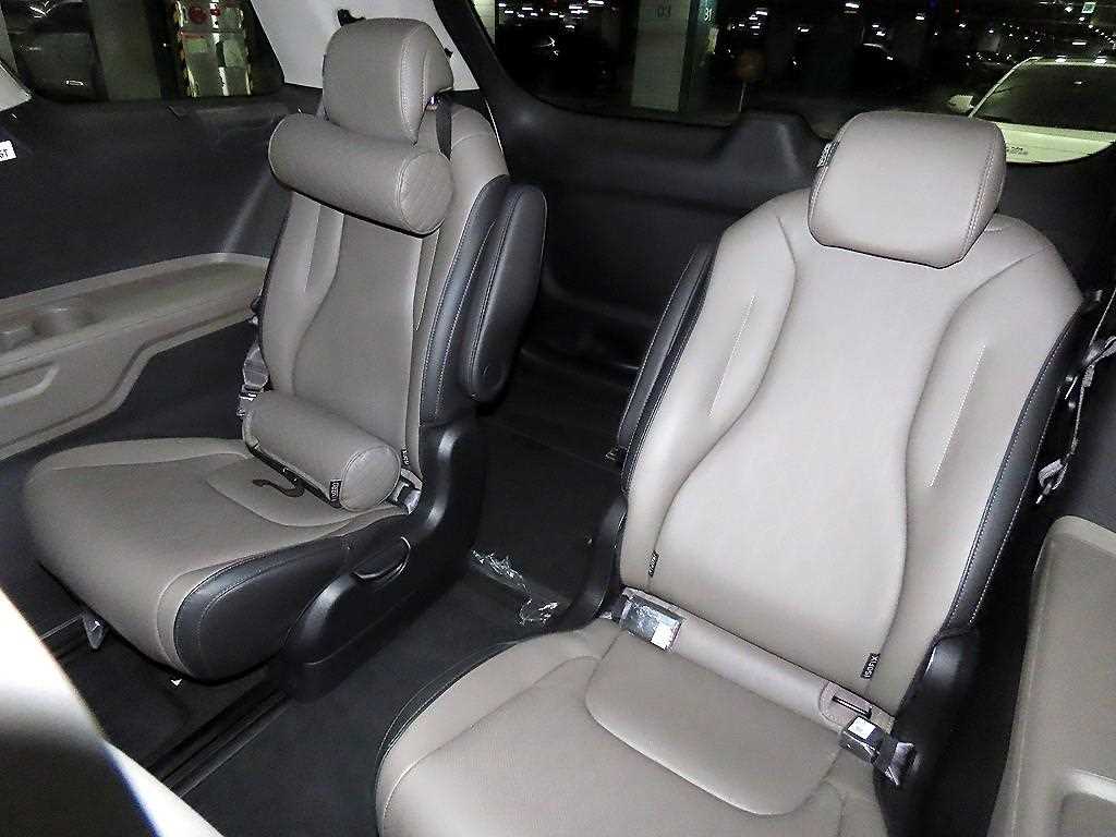 KIA Carnival - Vista 8