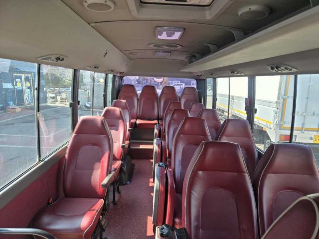 medium and large bus Hyundai bus - Vista 7