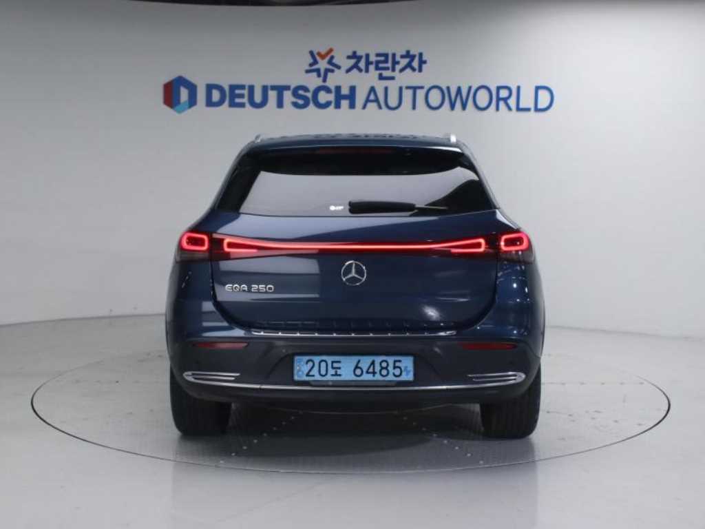 Mercedes Benz EQA - Vista 4