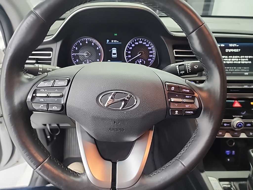 HYUNDAI Avante - Vista 9