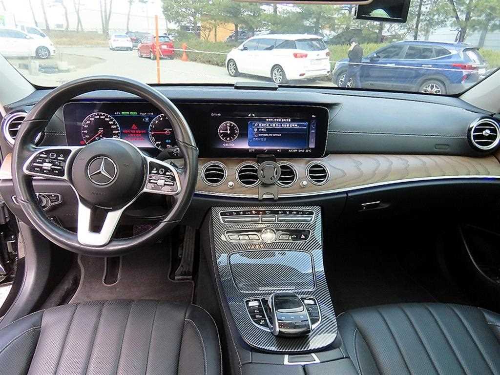 Mercedes Benz E class - Vista 7