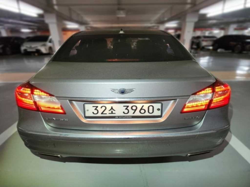 HYUNDAI Genesis - Vista 4