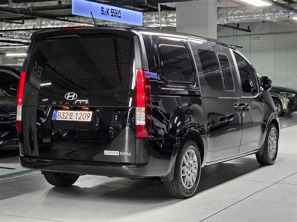 HYUNDAI Staria - Vista 2