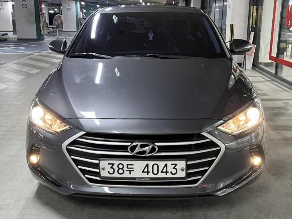 HYUNDAI Avante - Vista 2