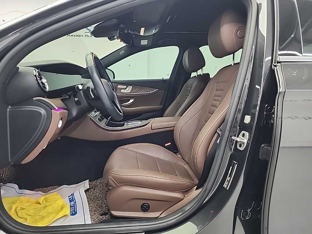 Mercedes Benz E class - Vista 11