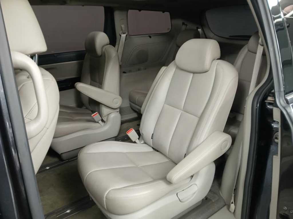 KIA Carnival - Vista 7