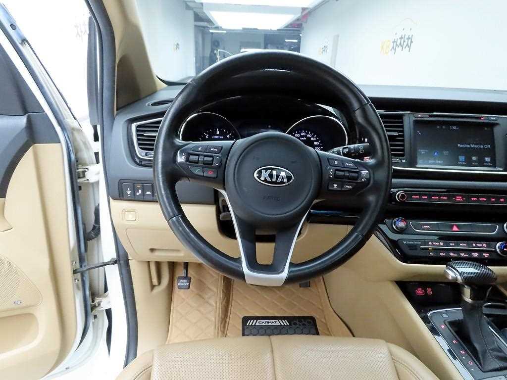 KIA Carnival - Vista 7