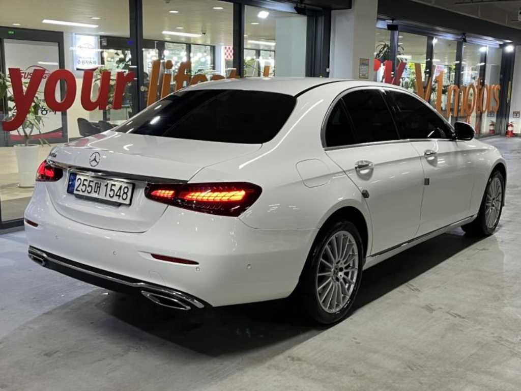 Mercedes Benz E class - Vista 4