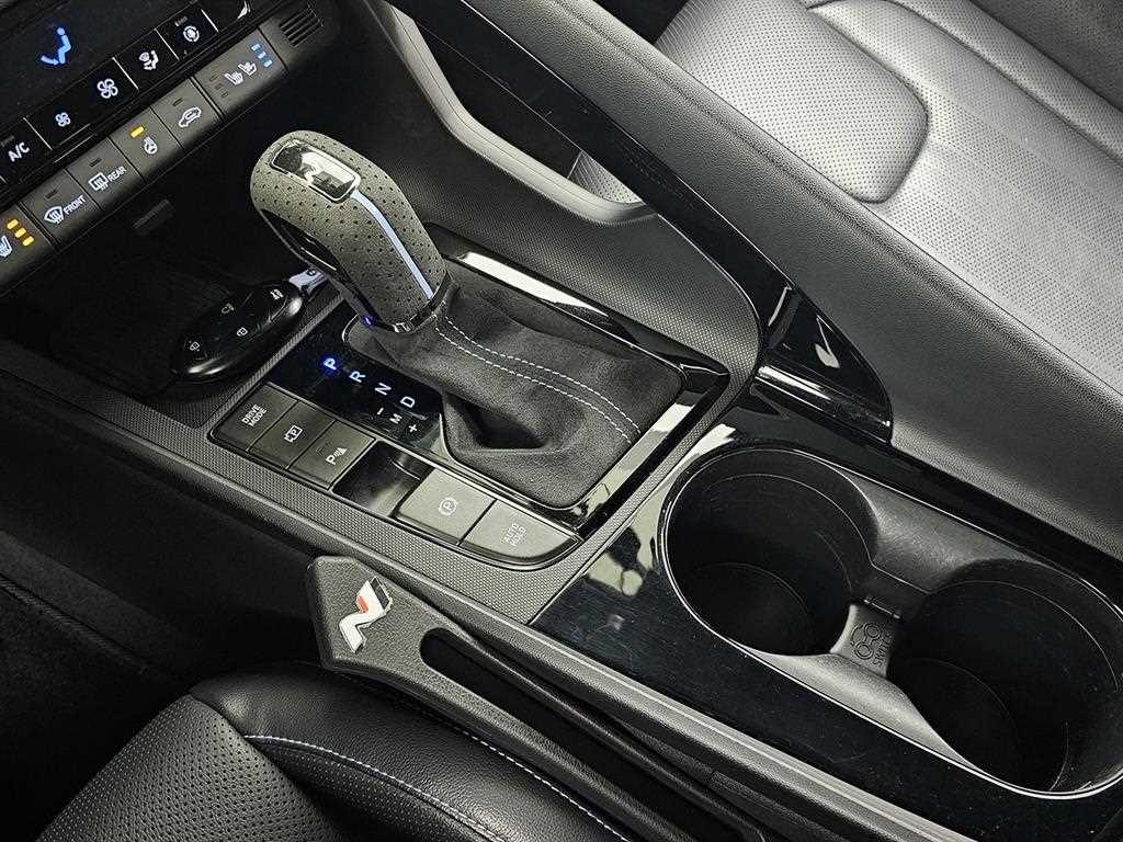 HYUNDAI Avante - Vista 9