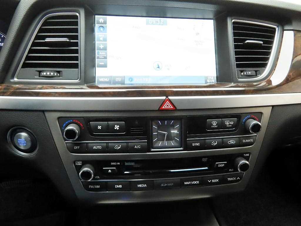 HYUNDAI Genesis - Vista 9