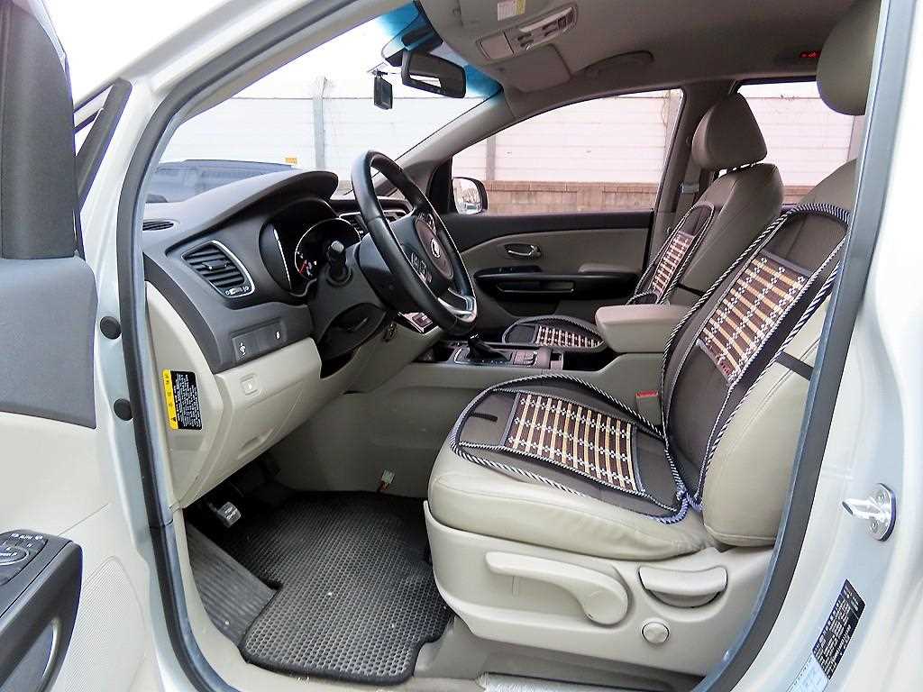 KIA Carnival - Vista 5