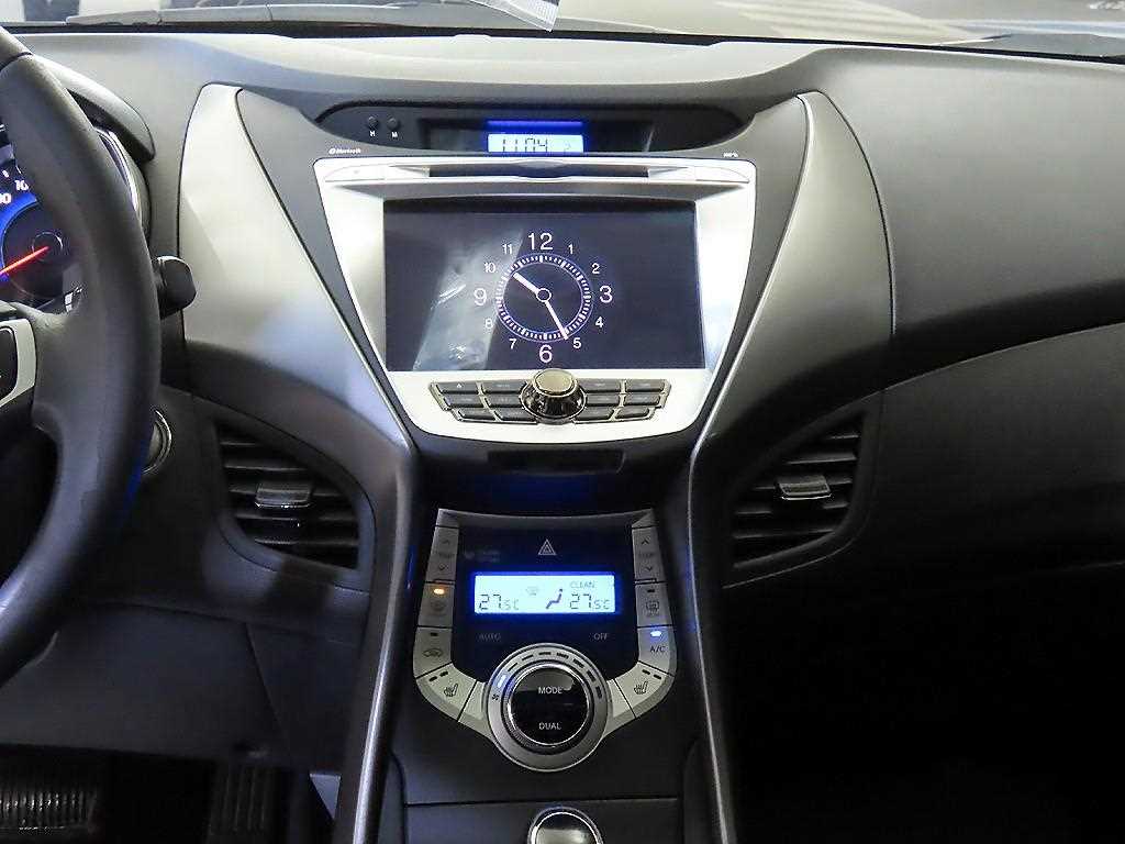 HYUNDAI Avante - Vista 11