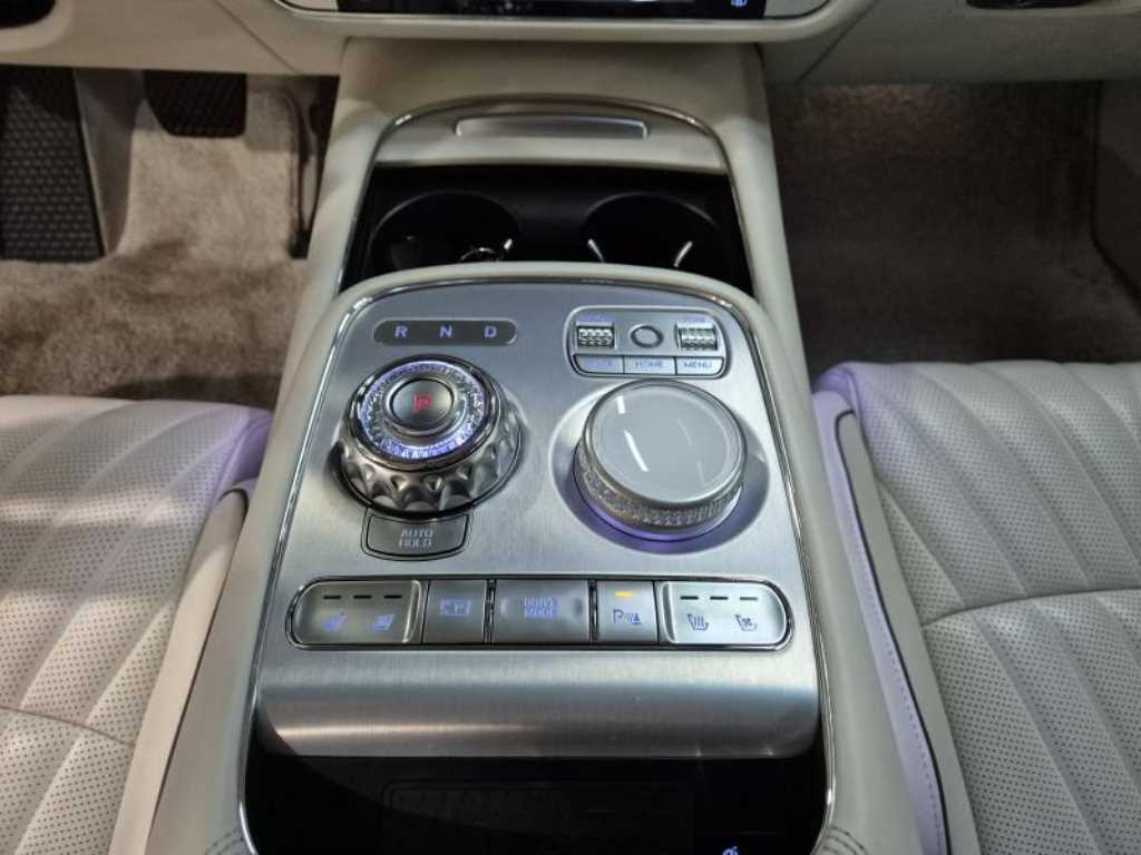 Genesis G90 - Vista 8