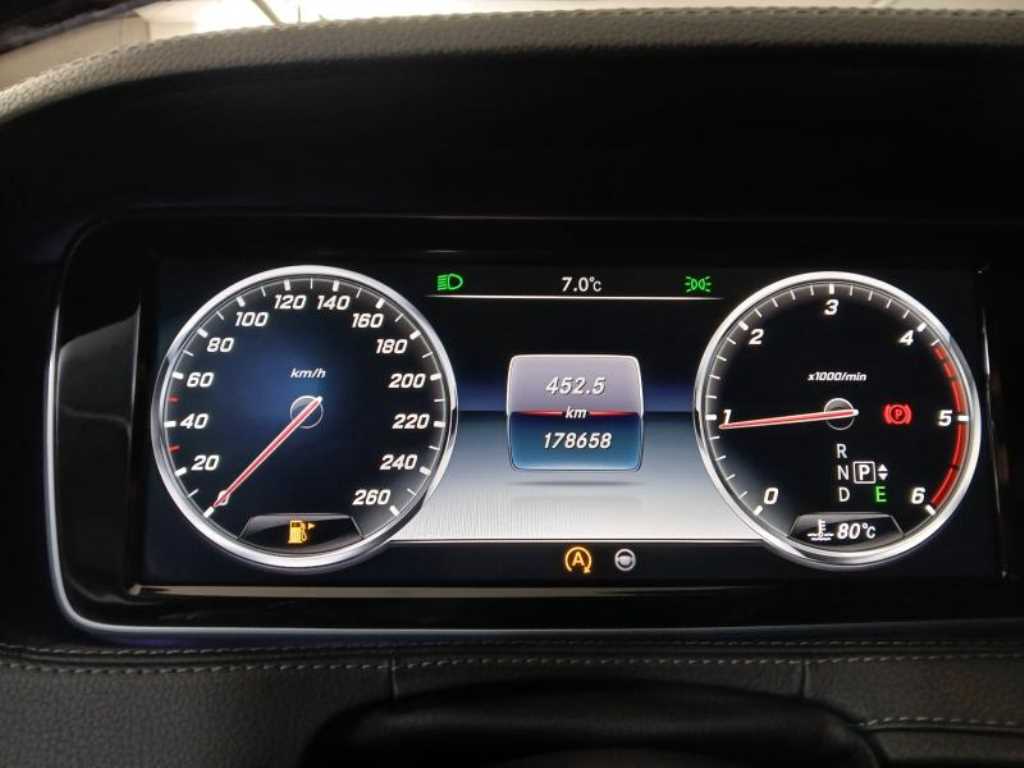 Mercedes Benz S Class - Vista 9