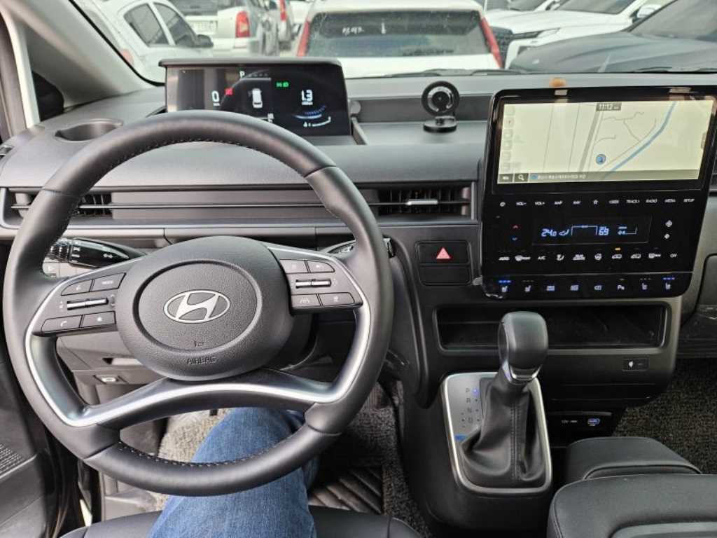 HYUNDAI Staria - Vista 10