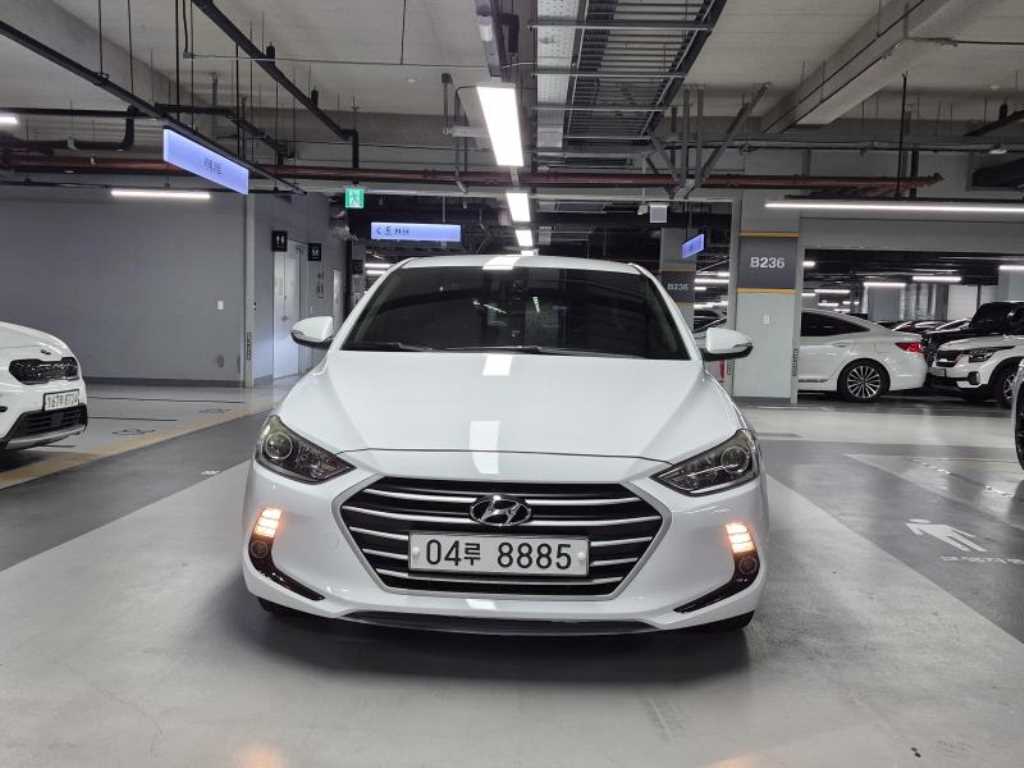 HYUNDAI Avante - Vista 2