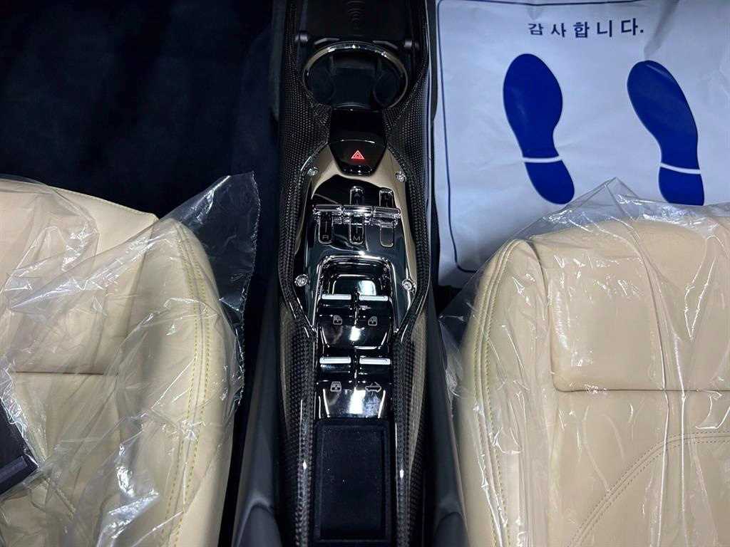 Ferrari 296 - Vista 12