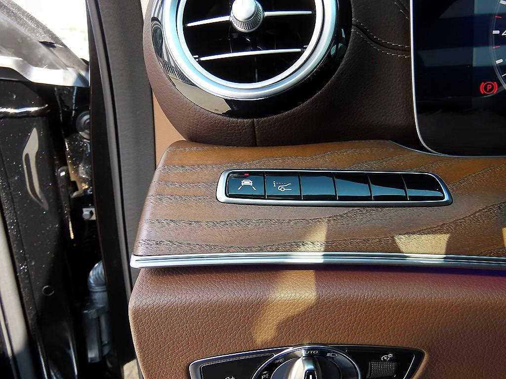 Mercedes Benz E class - Vista 12