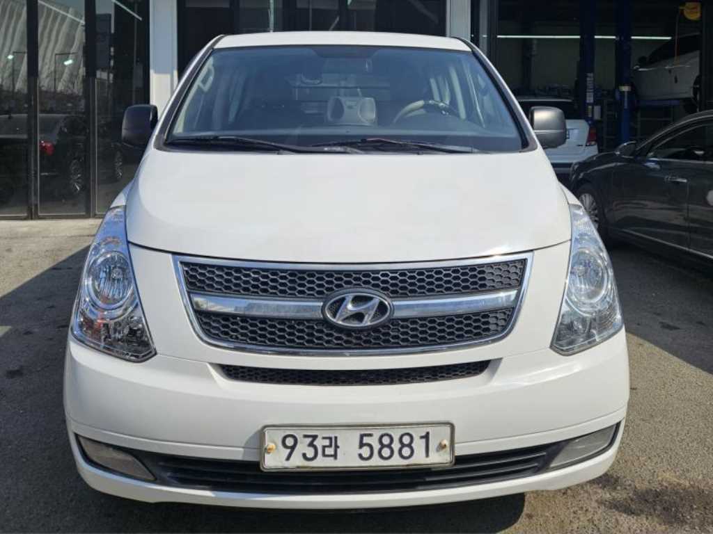 HYUNDAI Starex - Vista 2