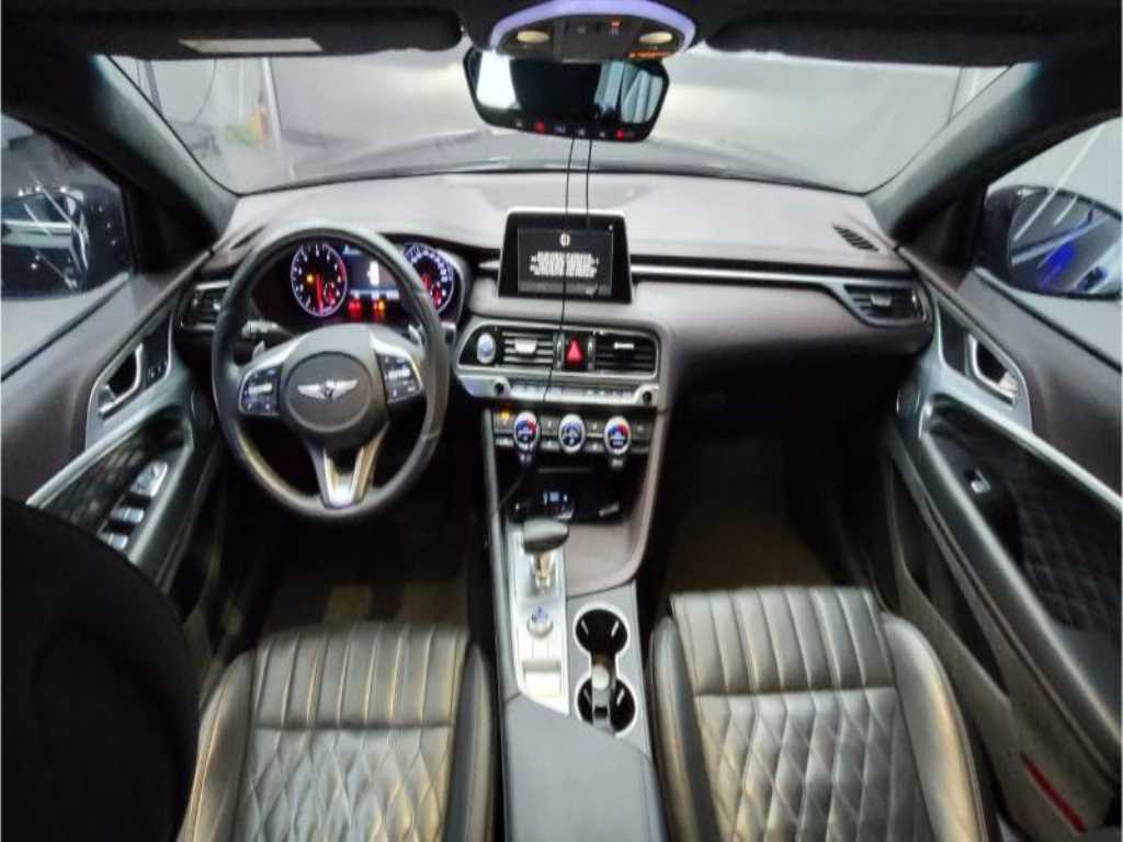 Genesis G70 - Vista 6