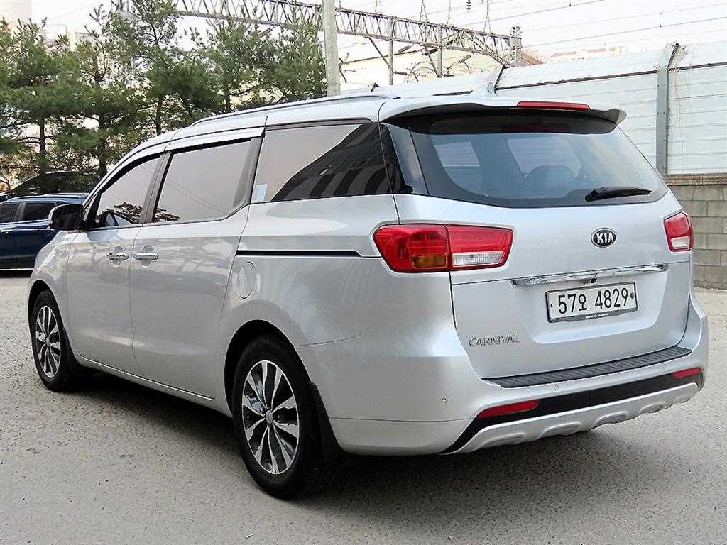 KIA Carnival - Vista 3