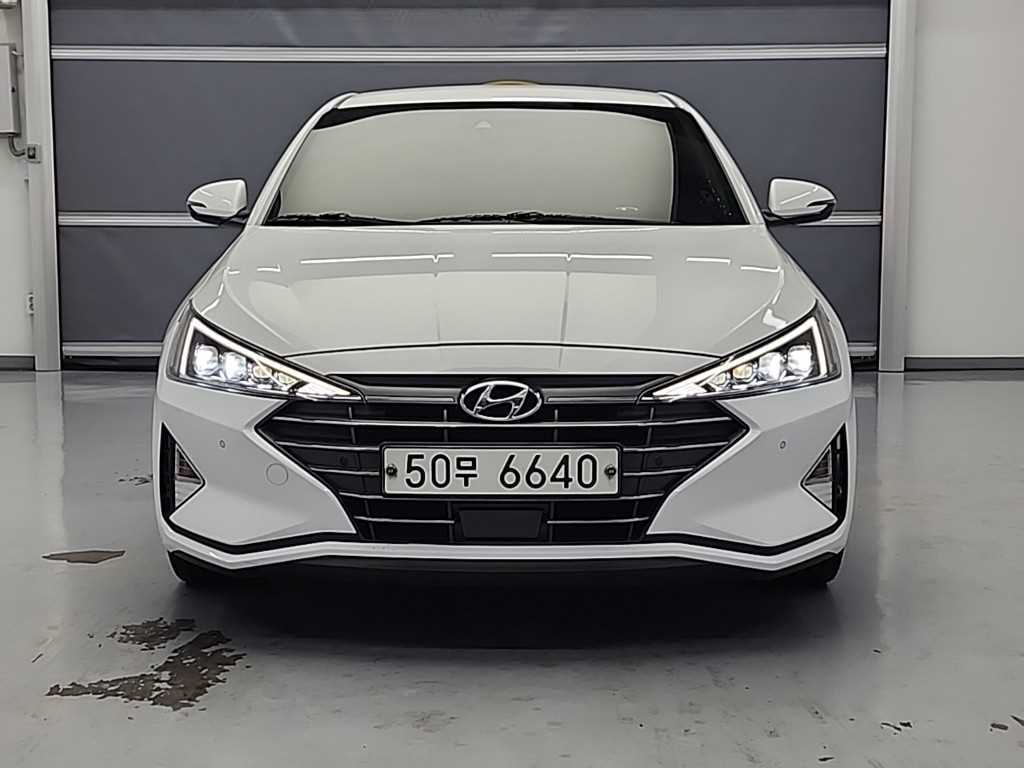HYUNDAI Avante - Vista 2