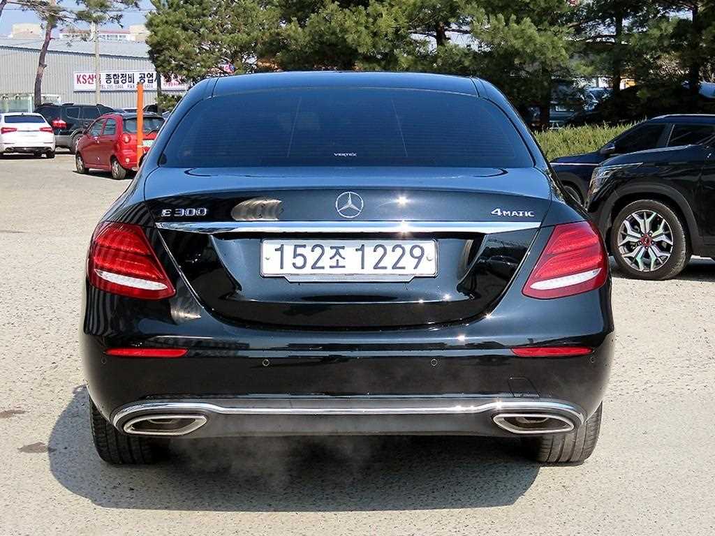 Mercedes Benz E class - Vista 4