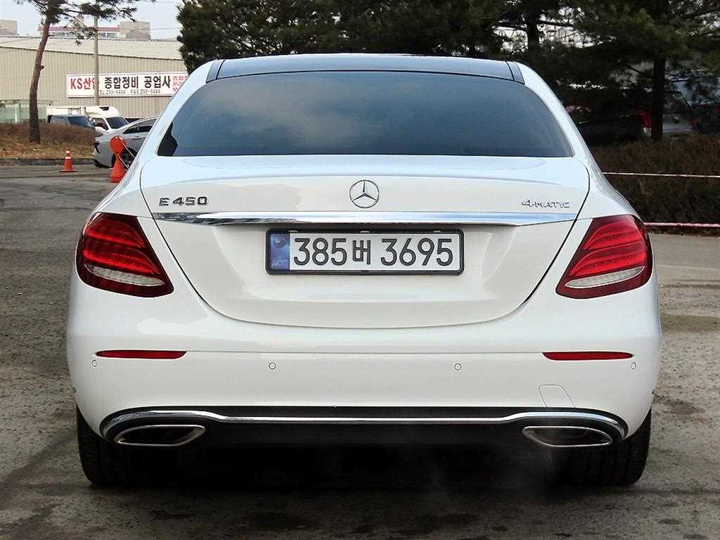 Mercedes Benz E class - Vista 4