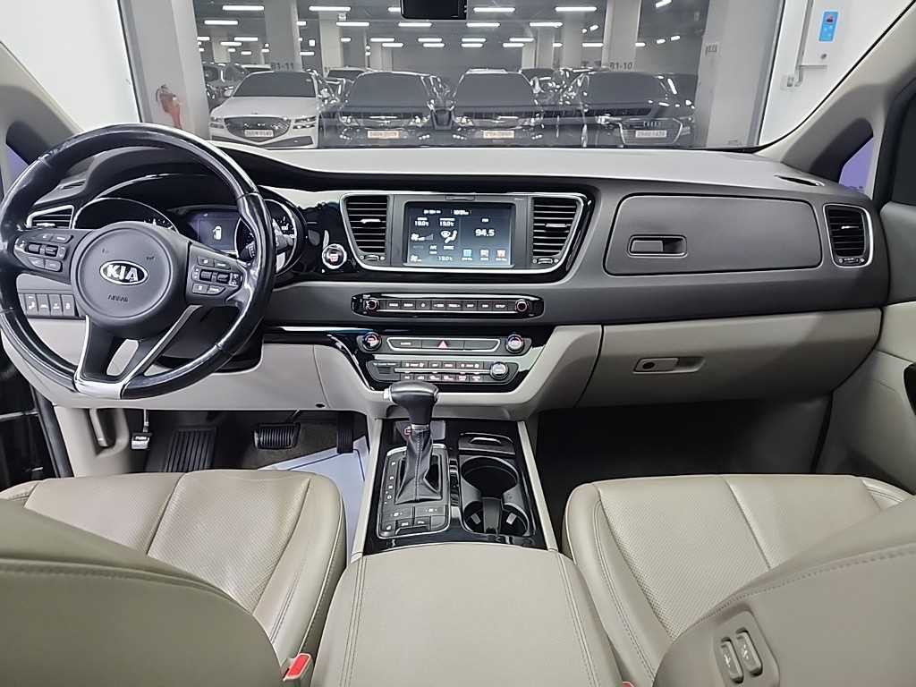 KIA Carnival - Vista 7