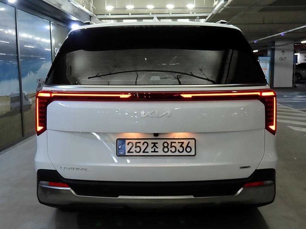 KIA Carnival - Vista 5