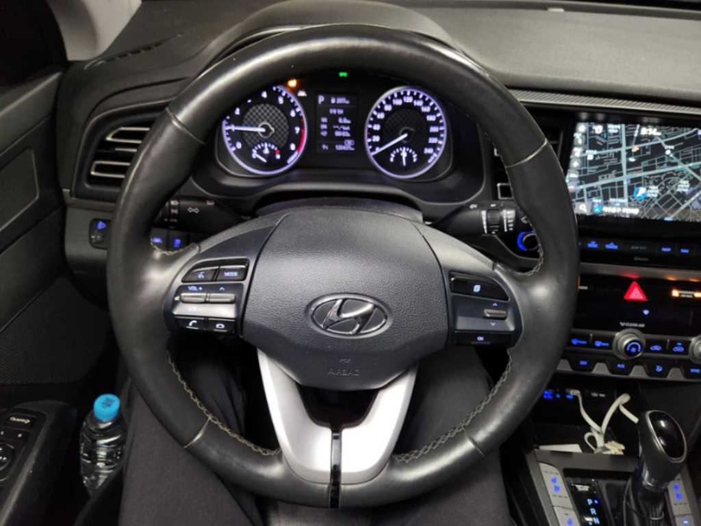 HYUNDAI Avante - Vista 6