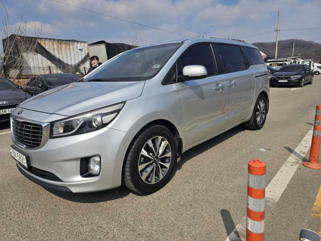 KIA Carnival - Vista 6