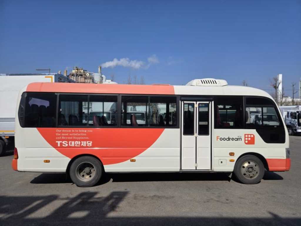 medium and large bus Hyundai bus - Vista 7