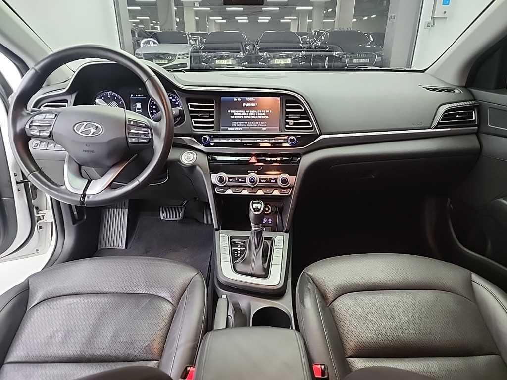 HYUNDAI Avante - Vista 7