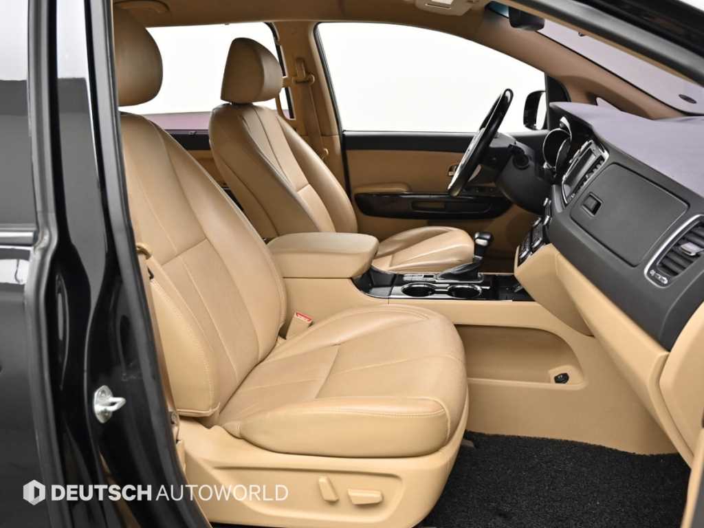 KIA Carnival - Vista 10