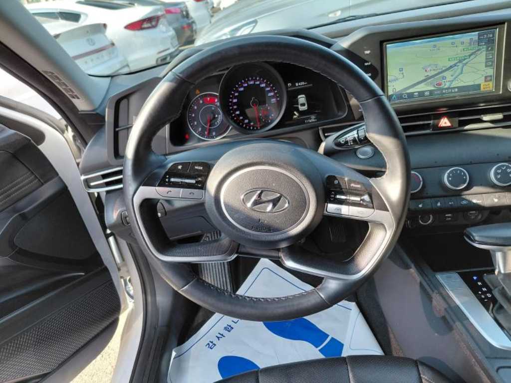 HYUNDAI Avante - Vista 8