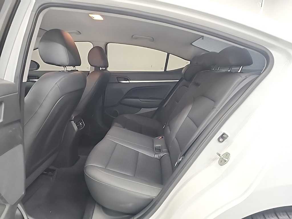 HYUNDAI Avante - Vista 12