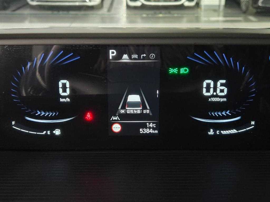 HYUNDAI Staria 2025 Negro - Importación desde Corea - HF Imports Iquique - Foto 15