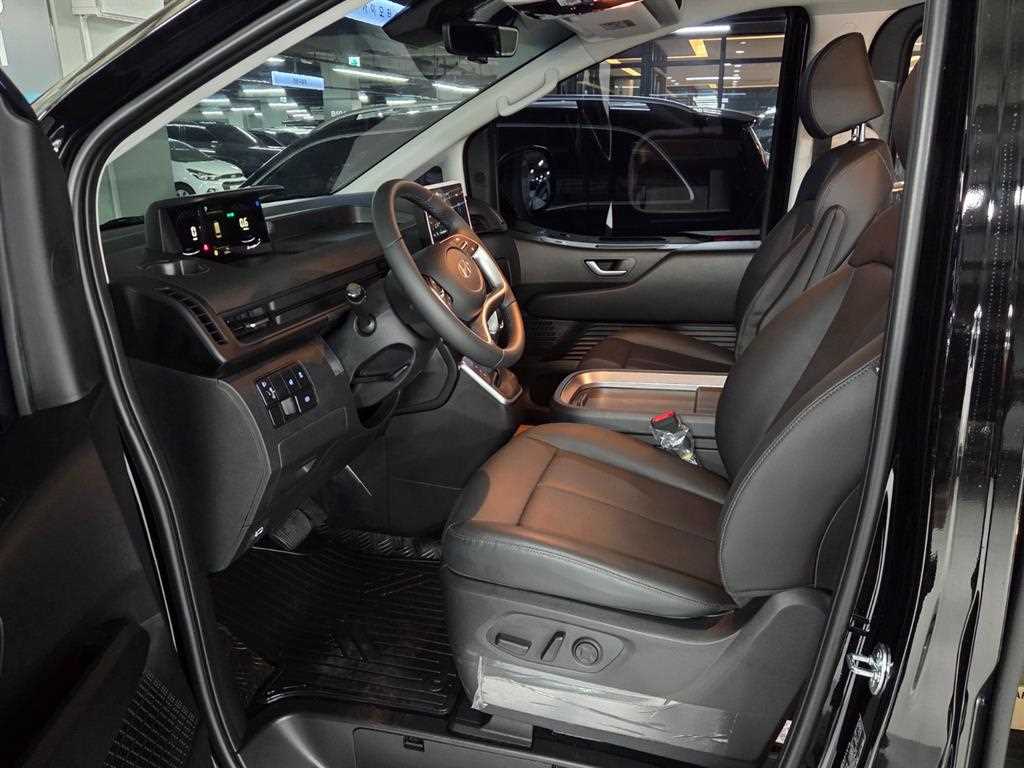 HYUNDAI Staria - Vista 9