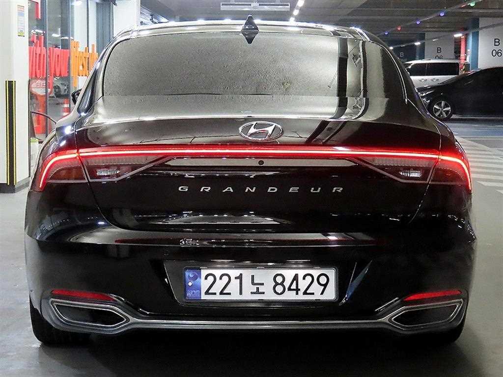 HYUNDAI Grandeur - Vista 5