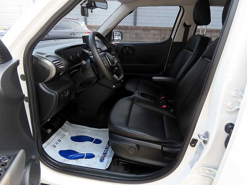 HYUNDAI Casper - Vista 5